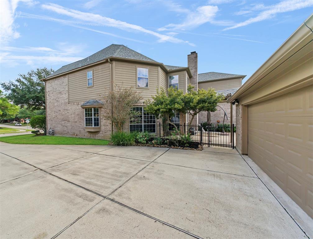 24507 2 Alexander Crossing Lane, Katy, Texas 77494, 5 Bedrooms Bedrooms, 13 Rooms Rooms,3 BathroomsBathrooms,Single-family,For Sale,Alexander Crossing,64658334