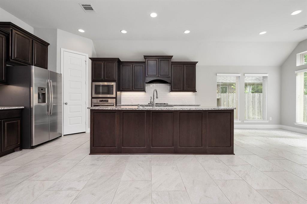 217 1 Red Petal Way, Conroe, Texas 77304, 4 Bedrooms Bedrooms, 8 Rooms Rooms,3 BathroomsBathrooms,Single-family,For Sale,Red Petal,62405222