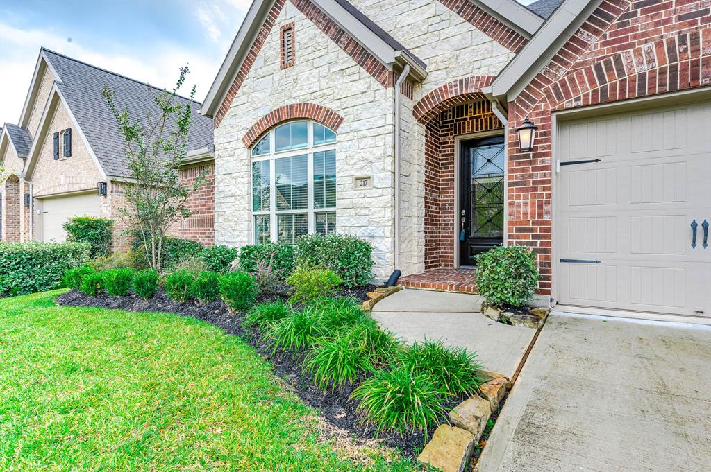 217 1 Red Petal Way, Conroe, Texas 77304, 4 Bedrooms Bedrooms, 8 Rooms Rooms,3 BathroomsBathrooms,Single-family,For Sale,Red Petal,62405222