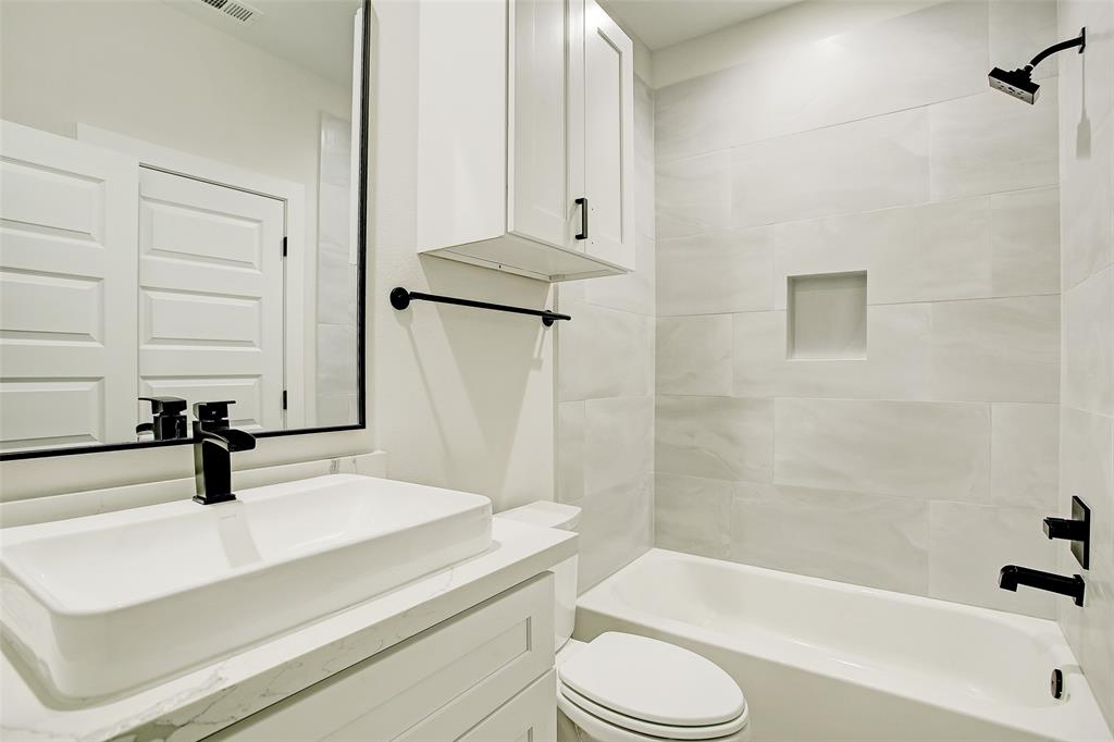 3018 4 Markle Drive, Houston, Texas 77003, 3 Bedrooms Bedrooms, 6 Rooms Rooms,3 BathroomsBathrooms,Single-family,For Sale,Markle,85703473