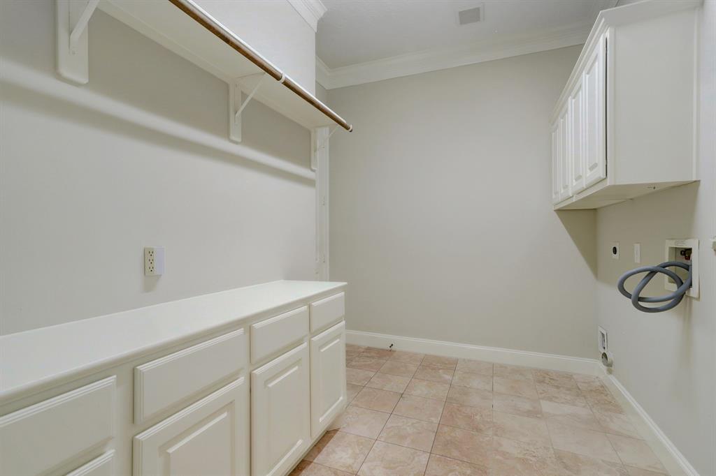 8303 2 Lorrie Drive, Houston, Texas 77025, 5 Bedrooms Bedrooms, 12 Rooms Rooms,4 BathroomsBathrooms,Single-family,For Sale,Lorrie,82269277