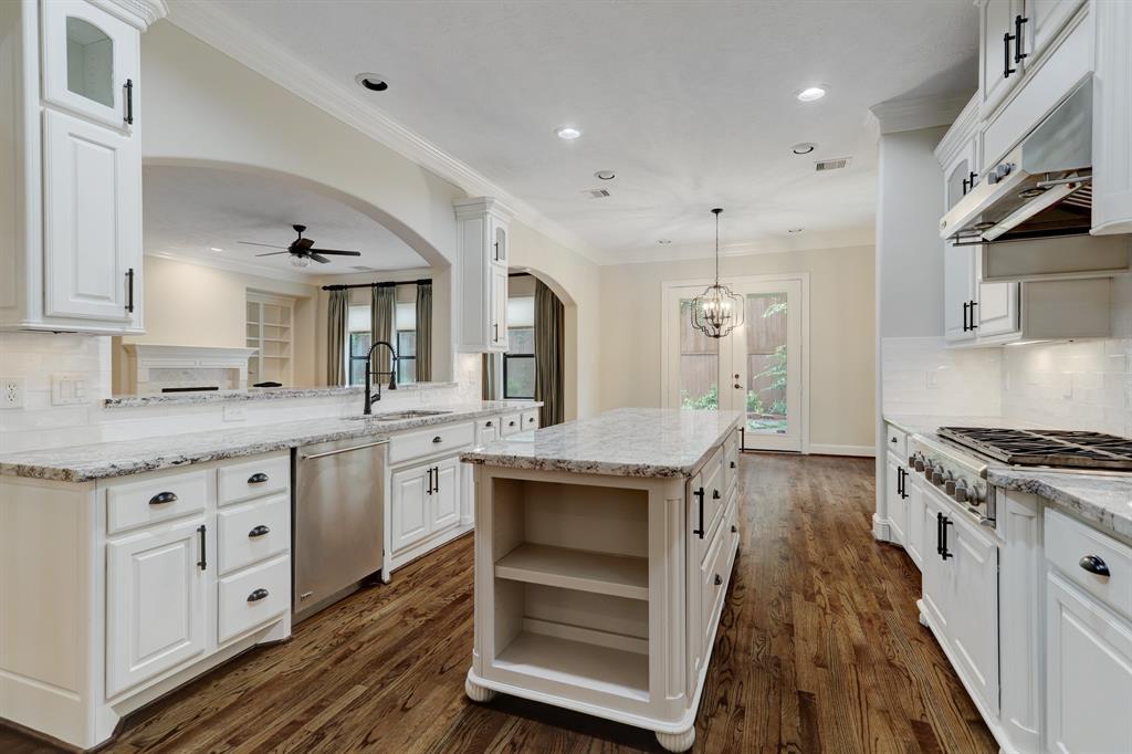 8303 2 Lorrie Drive, Houston, Texas 77025, 5 Bedrooms Bedrooms, 12 Rooms Rooms,4 BathroomsBathrooms,Single-family,For Sale,Lorrie,82269277