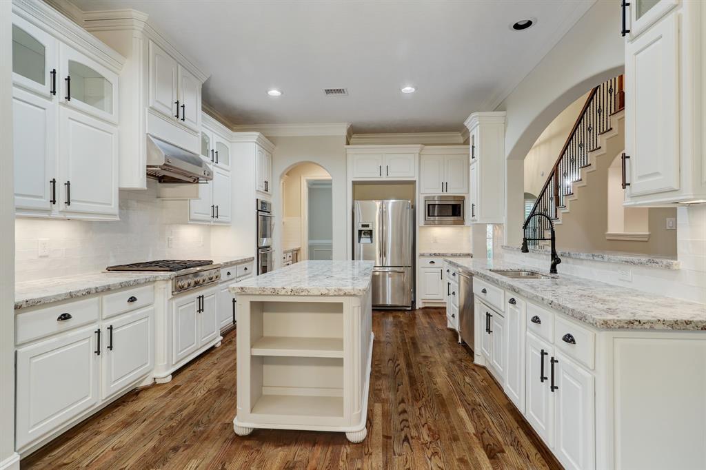 8303 2 Lorrie Drive, Houston, Texas 77025, 5 Bedrooms Bedrooms, 12 Rooms Rooms,4 BathroomsBathrooms,Single-family,For Sale,Lorrie,82269277
