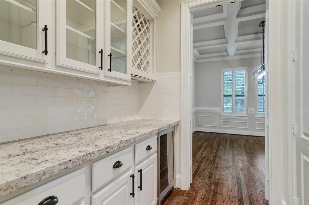 8303 2 Lorrie Drive, Houston, Texas 77025, 5 Bedrooms Bedrooms, 12 Rooms Rooms,4 BathroomsBathrooms,Single-family,For Sale,Lorrie,82269277
