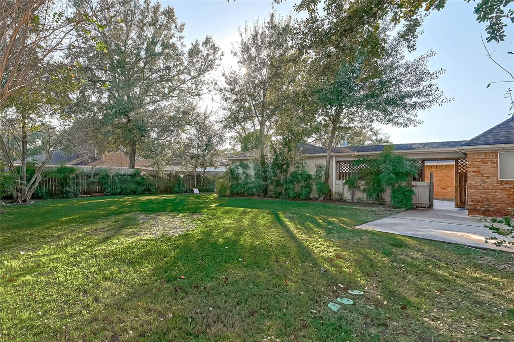 6227 2 Bayou Bridge Drive, Houston, Texas 77096, 5 Bedrooms Bedrooms, 13 Rooms Rooms,2 BathroomsBathrooms,Single-family,For Sale,Bayou Bridge,41563728