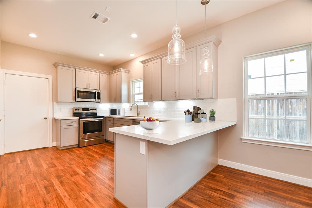 1209 1 Crockett Street, Houston, Texas 77007, 3 Bedrooms Bedrooms, 5 Rooms Rooms,2 BathroomsBathrooms,Single-family,For Sale,Crockett,71655415