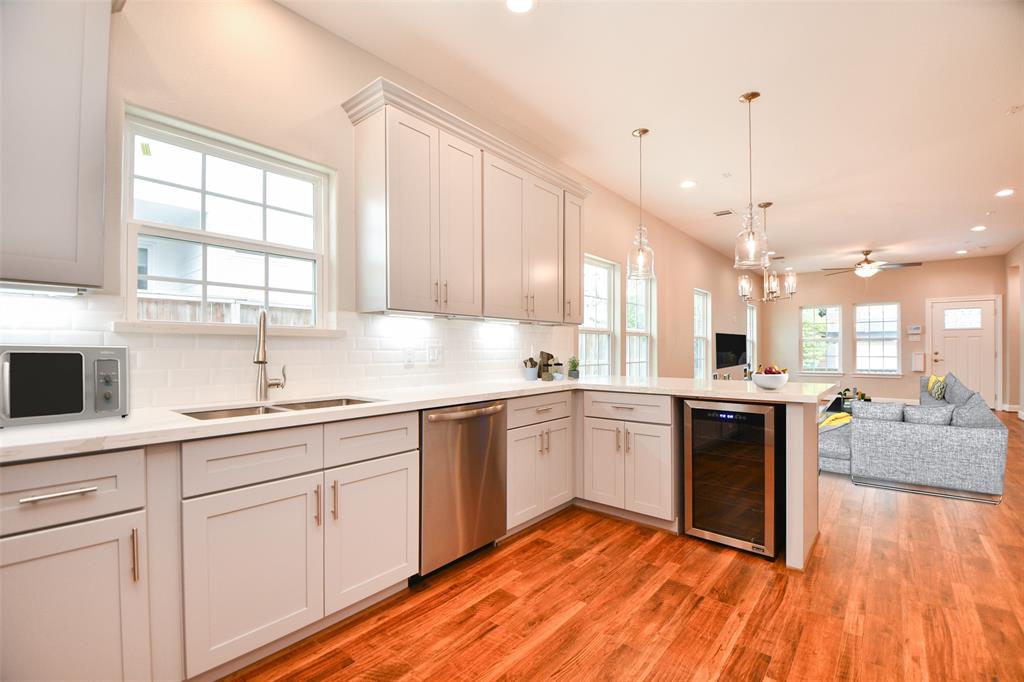 1209 1 Crockett Street, Houston, Texas 77007, 3 Bedrooms Bedrooms, 5 Rooms Rooms,2 BathroomsBathrooms,Single-family,For Sale,Crockett,71655415