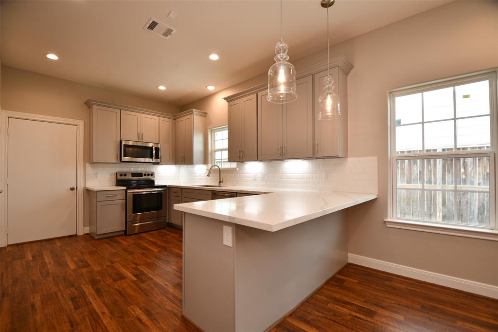 1209 1 Crockett Street, Houston, Texas 77007, 3 Bedrooms Bedrooms, 5 Rooms Rooms,2 BathroomsBathrooms,Single-family,For Sale,Crockett,71655415