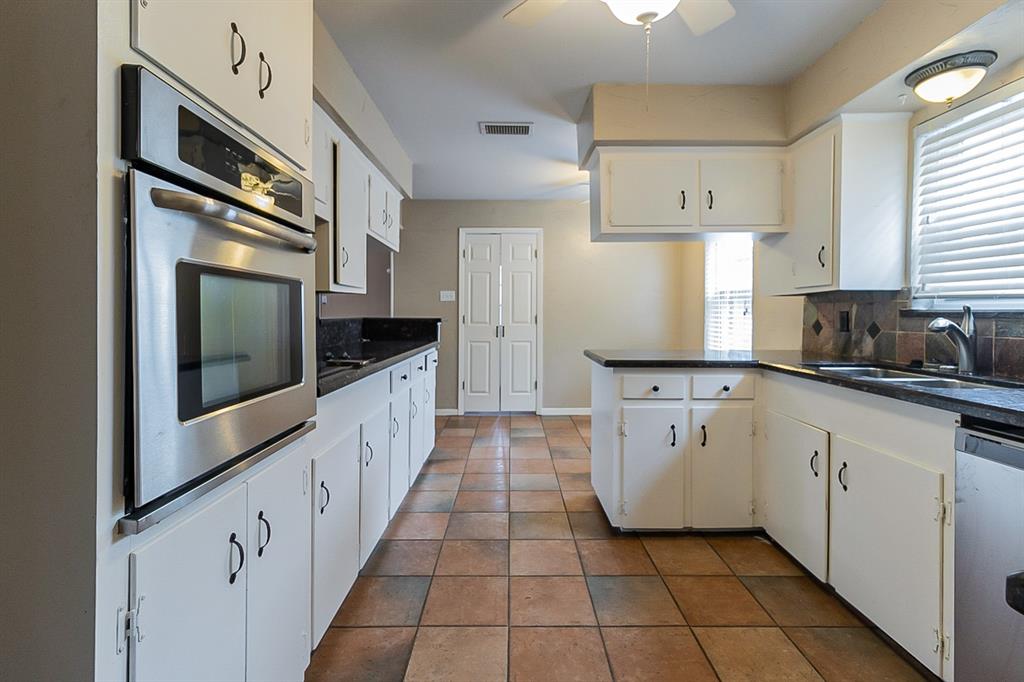 5234 1 Hummingbird Street, Houston, Texas 77035, 3 Bedrooms Bedrooms, 3 Rooms Rooms,2 BathroomsBathrooms,Single-family,For Sale,Hummingbird,66867065