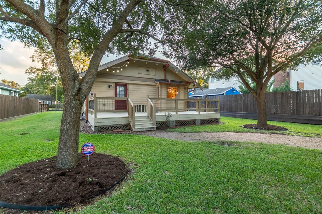 901 1 21st Street, Houston, Texas 77008, 3 Bedrooms Bedrooms, 8 Rooms Rooms,2 BathroomsBathrooms,Single-family,For Sale,21st,93358948