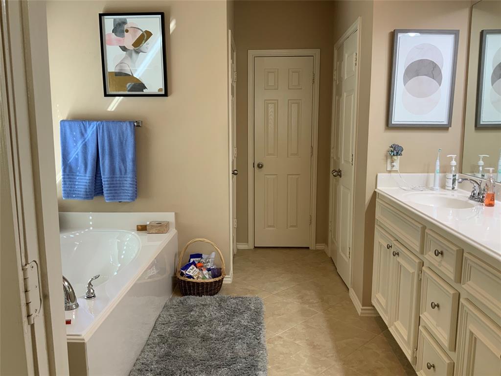 13046 2 Sweetgum Shores Drive, Houston, Texas 77044, 4 Bedrooms Bedrooms, 4 Rooms Rooms,3 BathroomsBathrooms,Single-family,For Sale,Sweetgum Shores,64000191