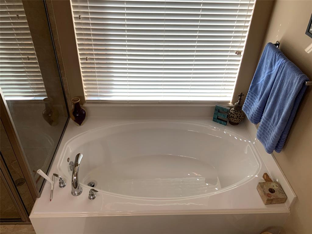 13046 2 Sweetgum Shores Drive, Houston, Texas 77044, 4 Bedrooms Bedrooms, 4 Rooms Rooms,3 BathroomsBathrooms,Single-family,For Sale,Sweetgum Shores,64000191