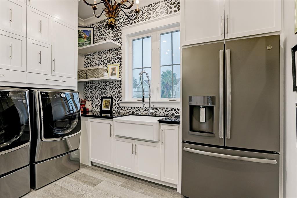 943 3 Long Reach Drive, Tiki Island, Texas 77554, 4 Bedrooms Bedrooms, 11 Rooms Rooms,4 BathroomsBathrooms,Single-family,For Sale,Long Reach,79773457