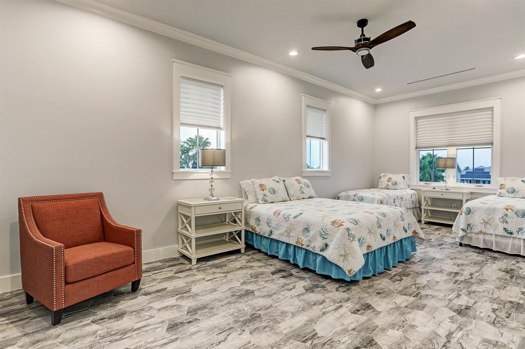 943 3 Long Reach Drive, Tiki Island, Texas 77554, 4 Bedrooms Bedrooms, 11 Rooms Rooms,4 BathroomsBathrooms,Single-family,For Sale,Long Reach,79773457