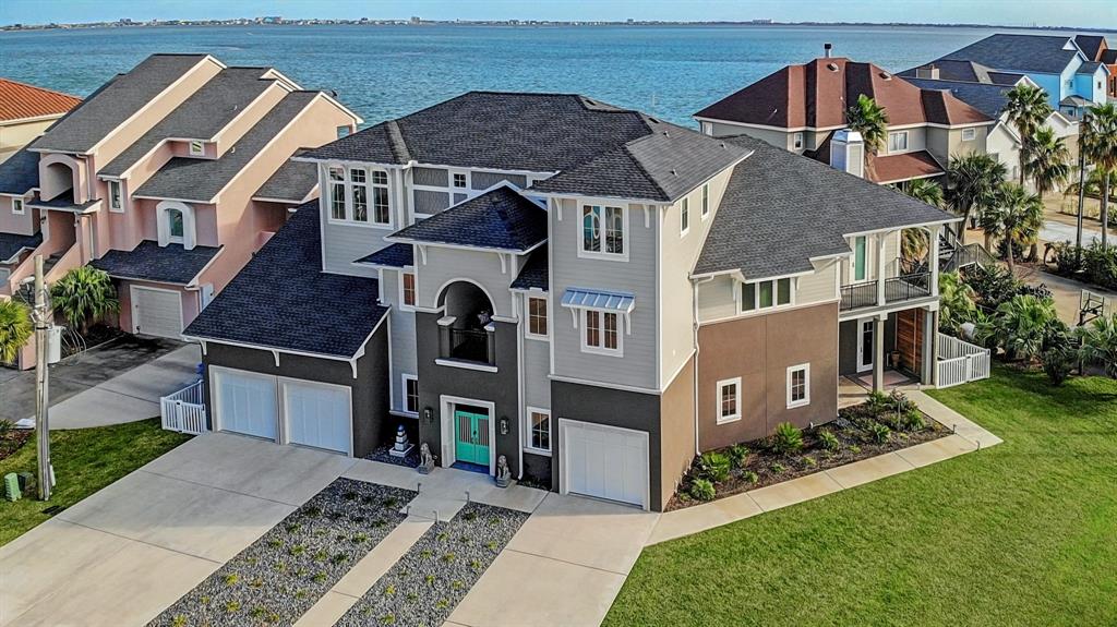 943 3 Long Reach Drive, Tiki Island, Texas 77554, 4 Bedrooms Bedrooms, 11 Rooms Rooms,4 BathroomsBathrooms,Single-family,For Sale,Long Reach,79773457