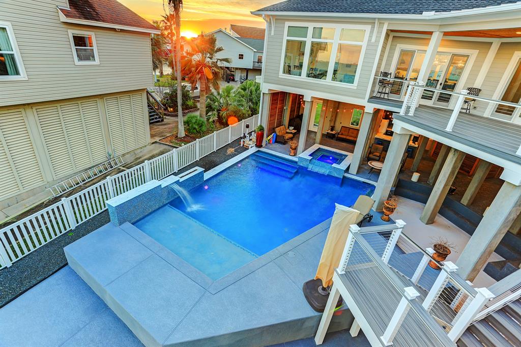943 3 Long Reach Drive, Tiki Island, Texas 77554, 4 Bedrooms Bedrooms, 11 Rooms Rooms,4 BathroomsBathrooms,Single-family,For Sale,Long Reach,79773457