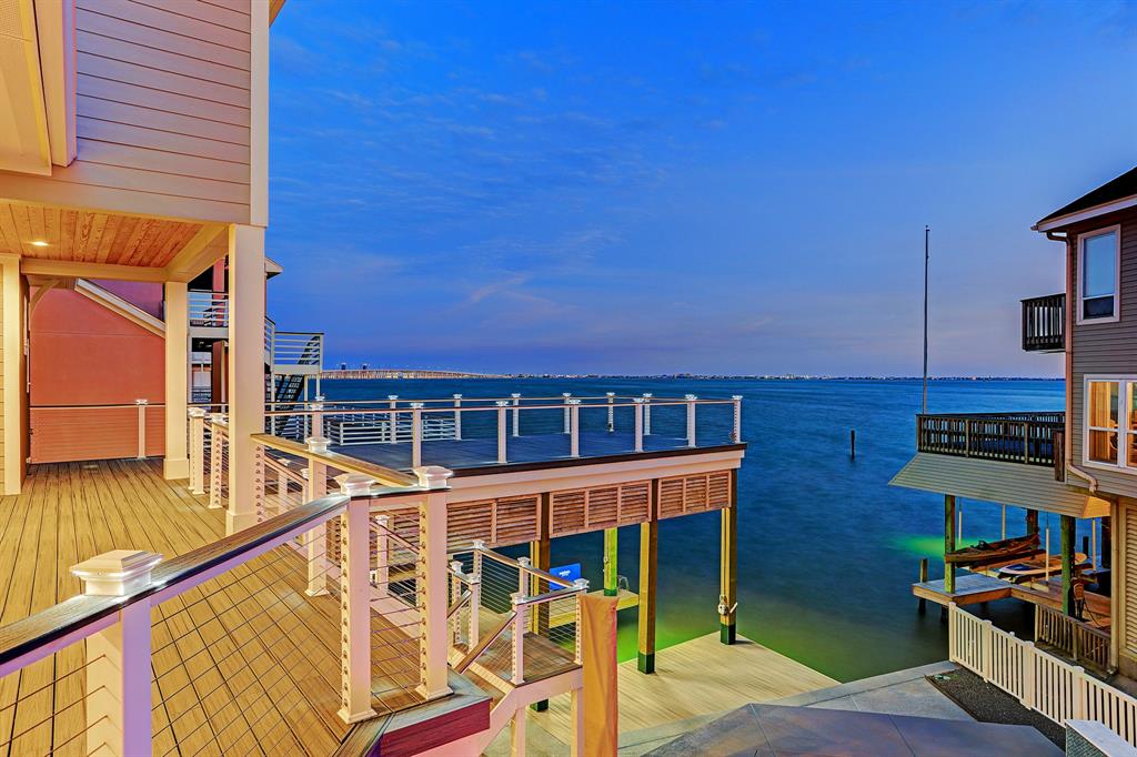 943 3 Long Reach Drive, Tiki Island, Texas 77554, 4 Bedrooms Bedrooms, 11 Rooms Rooms,4 BathroomsBathrooms,Single-family,For Sale,Long Reach,79773457