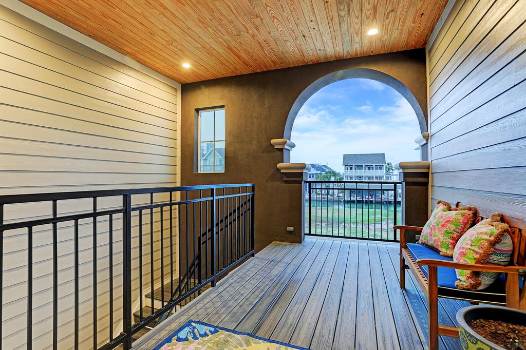 943 3 Long Reach Drive, Tiki Island, Texas 77554, 4 Bedrooms Bedrooms, 11 Rooms Rooms,4 BathroomsBathrooms,Single-family,For Sale,Long Reach,79773457