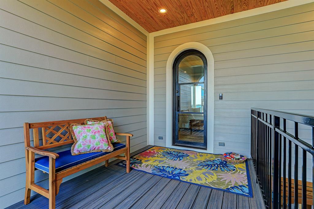 943 3 Long Reach Drive, Tiki Island, Texas 77554, 4 Bedrooms Bedrooms, 11 Rooms Rooms,4 BathroomsBathrooms,Single-family,For Sale,Long Reach,79773457