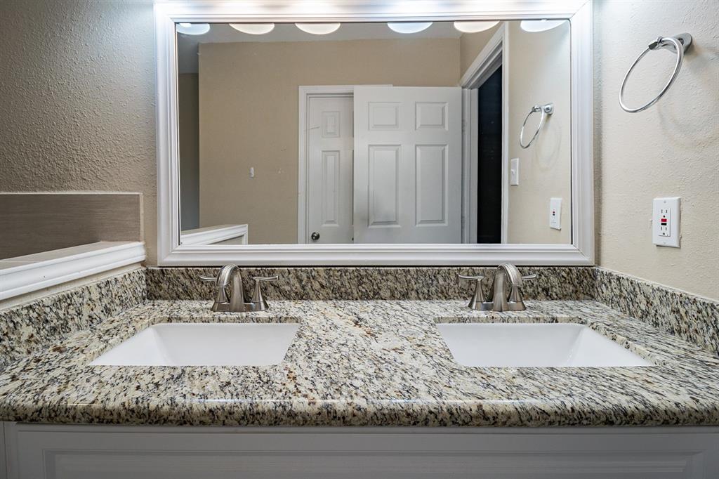5911 2 Bellfort Street, Houston, Texas 77035, 4 Bedrooms Bedrooms, 4 Rooms Rooms,3 BathroomsBathrooms,Single-family,For Sale,Bellfort,57401821