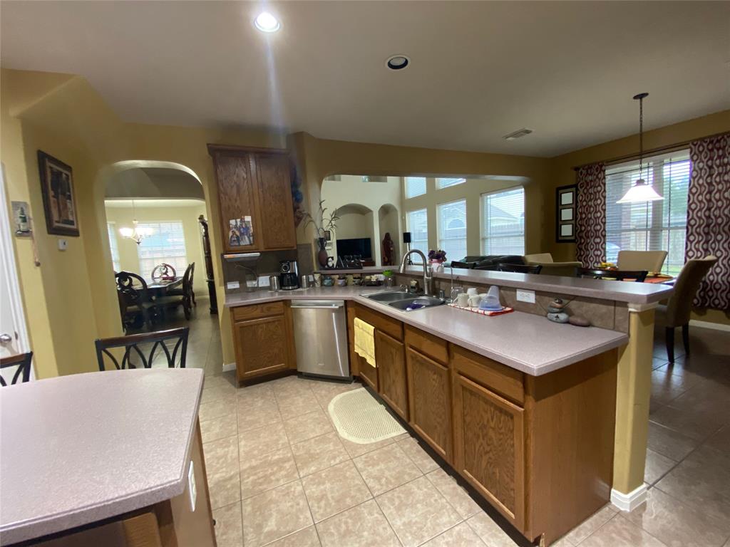 2807 2 Valiant Elm Street, Fresno, Texas 77545, 4 Bedrooms Bedrooms, 14 Rooms Rooms,3 BathroomsBathrooms,Single-family,For Sale,Valiant Elm,65923992