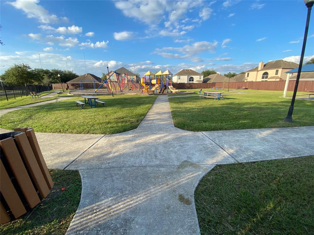 2807 2 Valiant Elm Street, Fresno, Texas 77545, 4 Bedrooms Bedrooms, 14 Rooms Rooms,3 BathroomsBathrooms,Single-family,For Sale,Valiant Elm,65923992