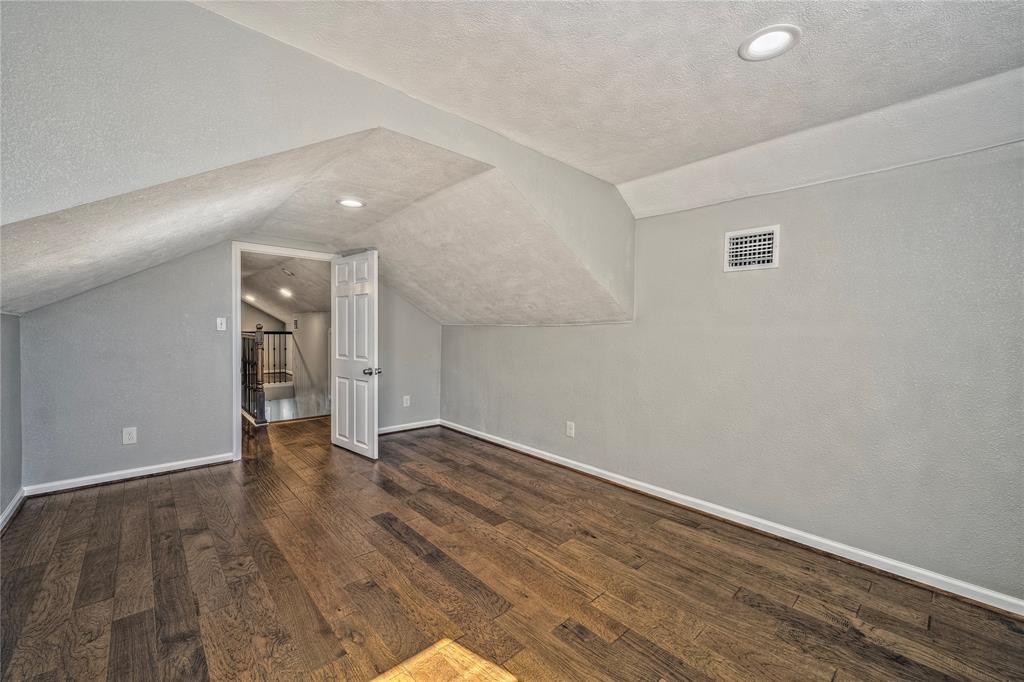 1104 1 16th Street, Houston, Texas 77009, 4 Bedrooms Bedrooms, 5 Rooms Rooms,3 BathroomsBathrooms,Single-family,For Sale,16th,51897565