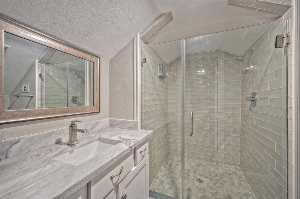 1104 1 16th Street, Houston, Texas 77009, 4 Bedrooms Bedrooms, 5 Rooms Rooms,3 BathroomsBathrooms,Single-family,For Sale,16th,51897565