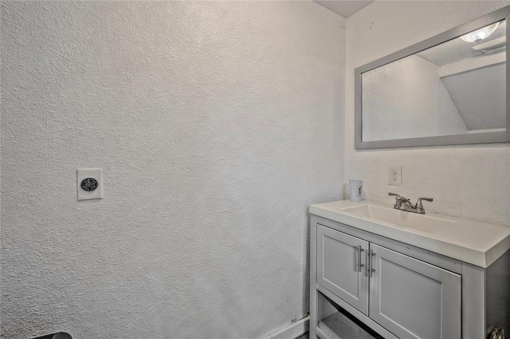 1104 1 16th Street, Houston, Texas 77009, 4 Bedrooms Bedrooms, 5 Rooms Rooms,3 BathroomsBathrooms,Single-family,For Sale,16th,51897565