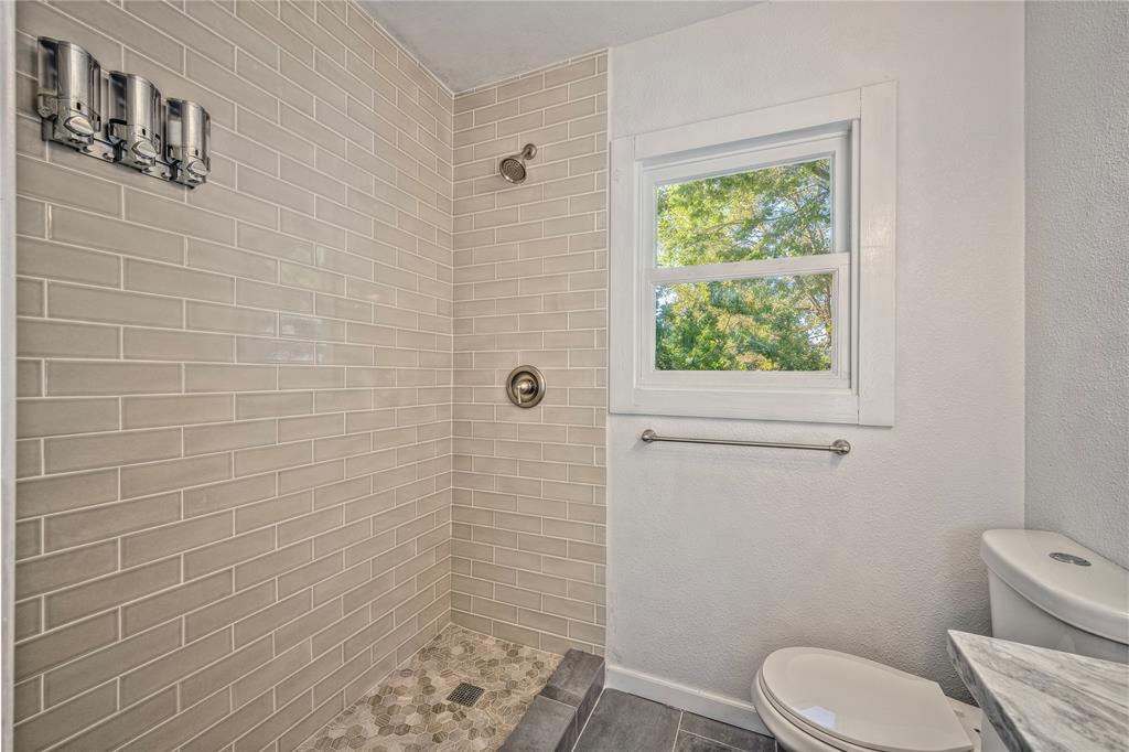 1104 1 16th Street, Houston, Texas 77009, 4 Bedrooms Bedrooms, 5 Rooms Rooms,3 BathroomsBathrooms,Single-family,For Sale,16th,51897565