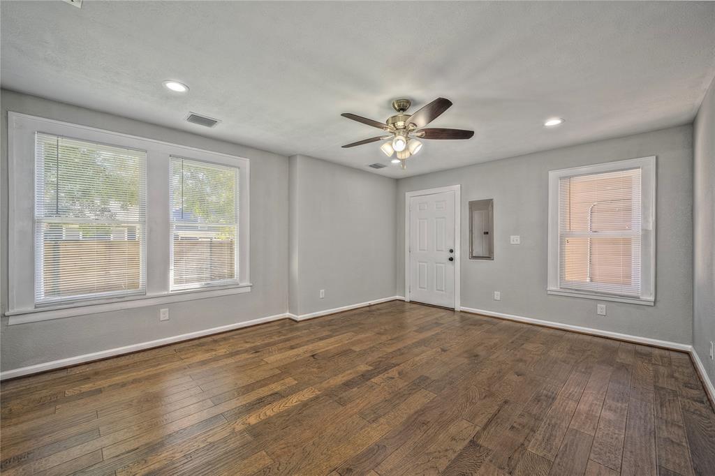 1104 1 16th Street, Houston, Texas 77009, 4 Bedrooms Bedrooms, 5 Rooms Rooms,3 BathroomsBathrooms,Single-family,For Sale,16th,51897565