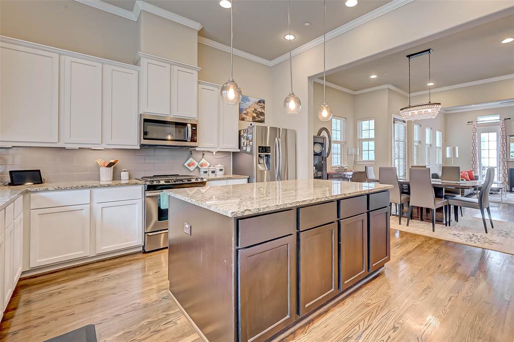 2610 4 Madeline Grove Drive, Houston, Texas 77008, 3 Bedrooms Bedrooms, 8 Rooms Rooms,3 BathroomsBathrooms,Single-family,For Sale,Madeline Grove,53152794