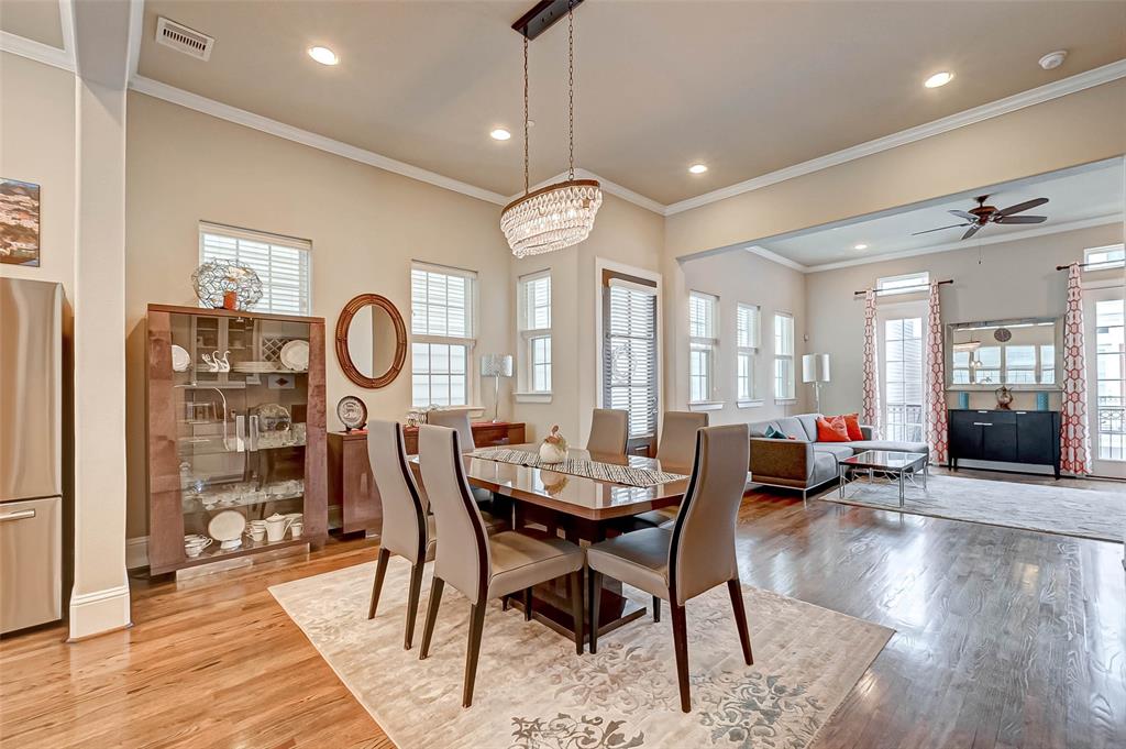 2610 4 Madeline Grove Drive, Houston, Texas 77008, 3 Bedrooms Bedrooms, 8 Rooms Rooms,3 BathroomsBathrooms,Single-family,For Sale,Madeline Grove,53152794