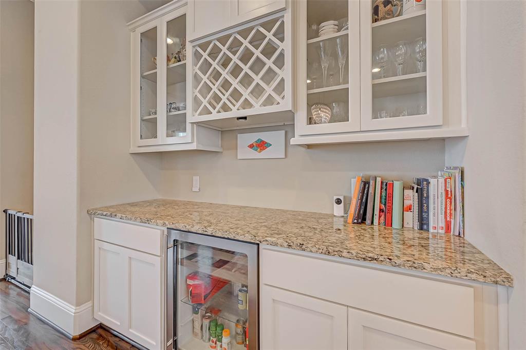 2610 4 Madeline Grove Drive, Houston, Texas 77008, 3 Bedrooms Bedrooms, 8 Rooms Rooms,3 BathroomsBathrooms,Single-family,For Sale,Madeline Grove,53152794