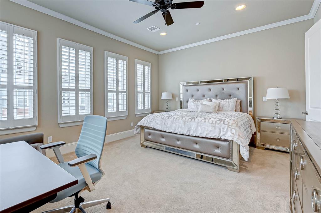 2610 4 Madeline Grove Drive, Houston, Texas 77008, 3 Bedrooms Bedrooms, 8 Rooms Rooms,3 BathroomsBathrooms,Single-family,For Sale,Madeline Grove,53152794