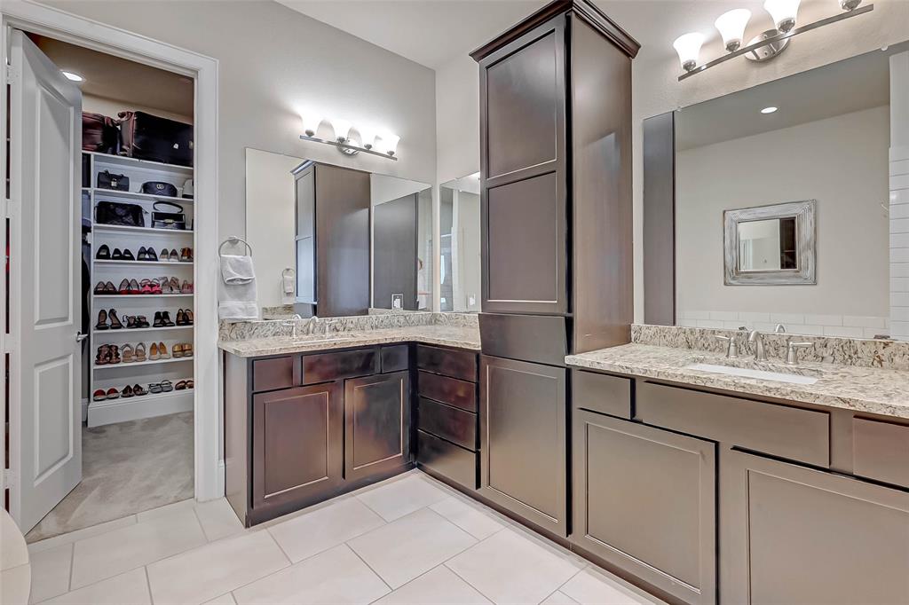 2610 4 Madeline Grove Drive, Houston, Texas 77008, 3 Bedrooms Bedrooms, 8 Rooms Rooms,3 BathroomsBathrooms,Single-family,For Sale,Madeline Grove,53152794