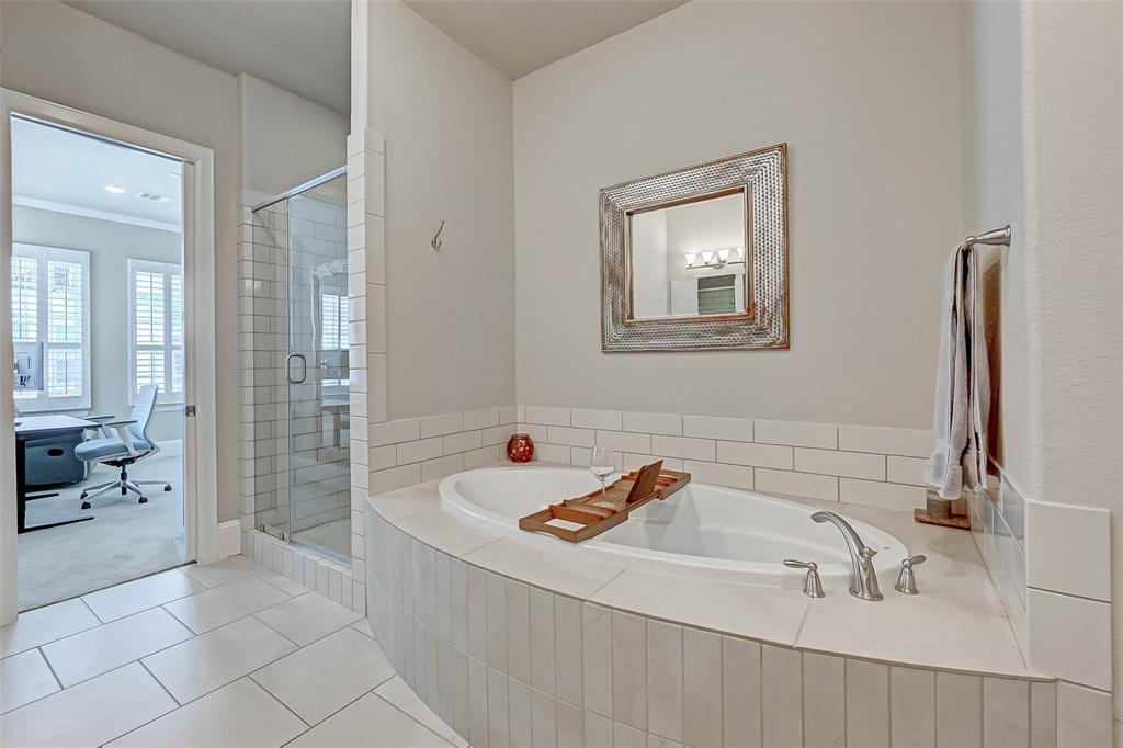 2610 4 Madeline Grove Drive, Houston, Texas 77008, 3 Bedrooms Bedrooms, 8 Rooms Rooms,3 BathroomsBathrooms,Single-family,For Sale,Madeline Grove,53152794