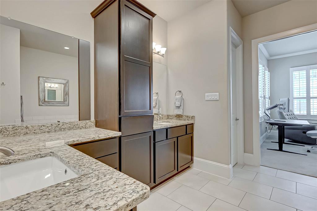 2610 4 Madeline Grove Drive, Houston, Texas 77008, 3 Bedrooms Bedrooms, 8 Rooms Rooms,3 BathroomsBathrooms,Single-family,For Sale,Madeline Grove,53152794
