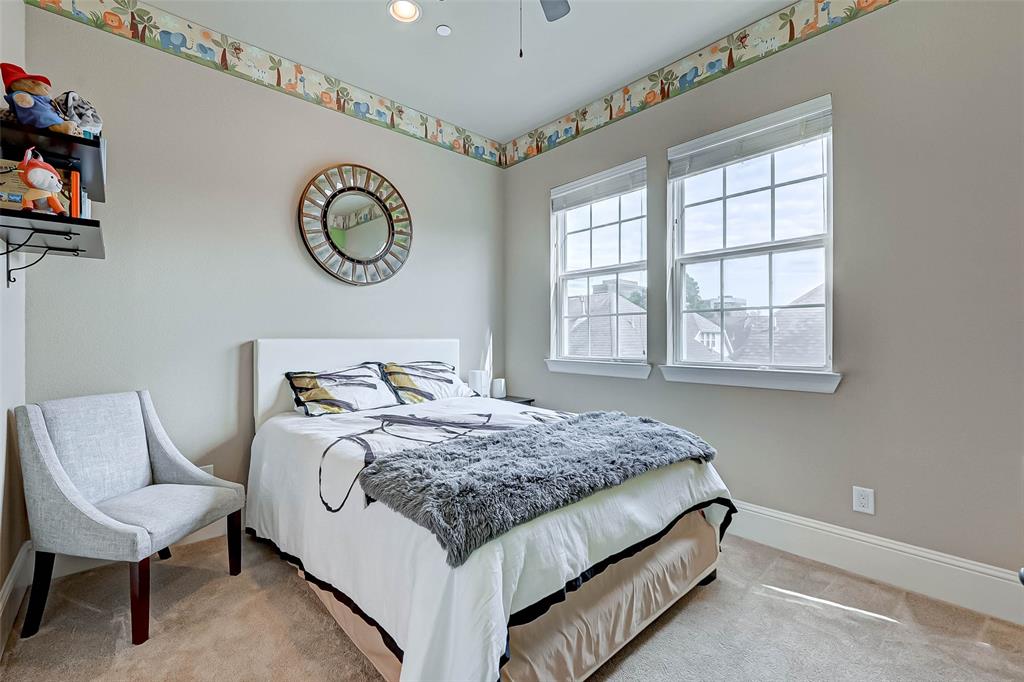 2610 4 Madeline Grove Drive, Houston, Texas 77008, 3 Bedrooms Bedrooms, 8 Rooms Rooms,3 BathroomsBathrooms,Single-family,For Sale,Madeline Grove,53152794