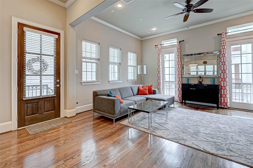 2610 4 Madeline Grove Drive, Houston, Texas 77008, 3 Bedrooms Bedrooms, 8 Rooms Rooms,3 BathroomsBathrooms,Single-family,For Sale,Madeline Grove,53152794