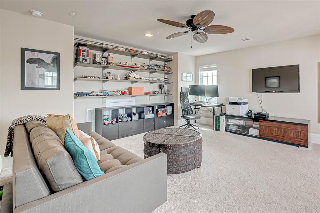 2610 4 Madeline Grove Drive, Houston, Texas 77008, 3 Bedrooms Bedrooms, 8 Rooms Rooms,3 BathroomsBathrooms,Single-family,For Sale,Madeline Grove,53152794