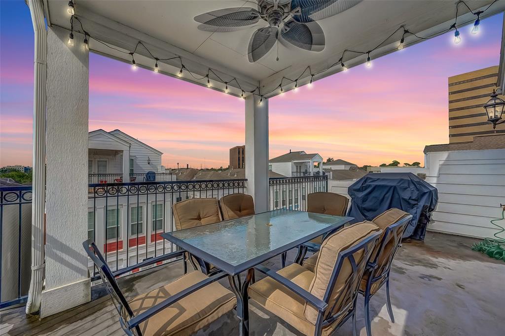 2610 4 Madeline Grove Drive, Houston, Texas 77008, 3 Bedrooms Bedrooms, 8 Rooms Rooms,3 BathroomsBathrooms,Single-family,For Sale,Madeline Grove,53152794