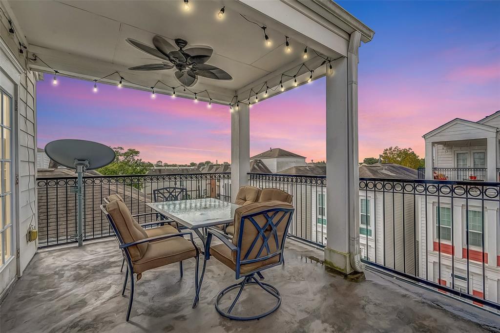 2610 4 Madeline Grove Drive, Houston, Texas 77008, 3 Bedrooms Bedrooms, 8 Rooms Rooms,3 BathroomsBathrooms,Single-family,For Sale,Madeline Grove,53152794