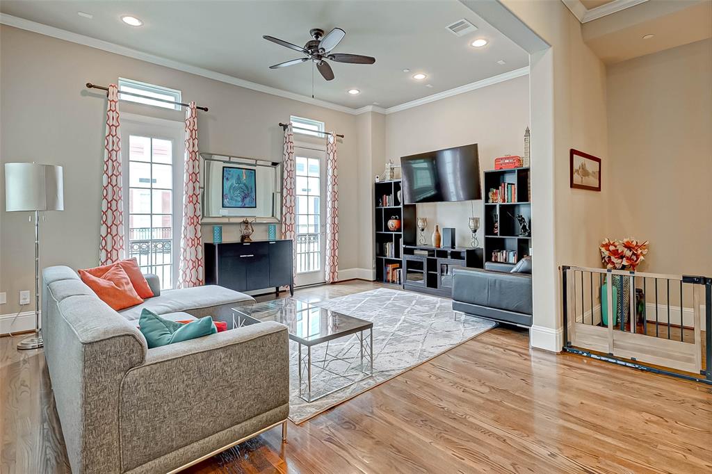 2610 4 Madeline Grove Drive, Houston, Texas 77008, 3 Bedrooms Bedrooms, 8 Rooms Rooms,3 BathroomsBathrooms,Single-family,For Sale,Madeline Grove,53152794