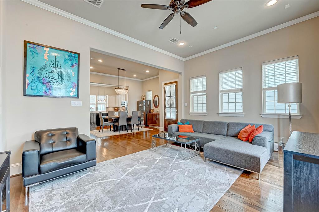 2610 4 Madeline Grove Drive, Houston, Texas 77008, 3 Bedrooms Bedrooms, 8 Rooms Rooms,3 BathroomsBathrooms,Single-family,For Sale,Madeline Grove,53152794