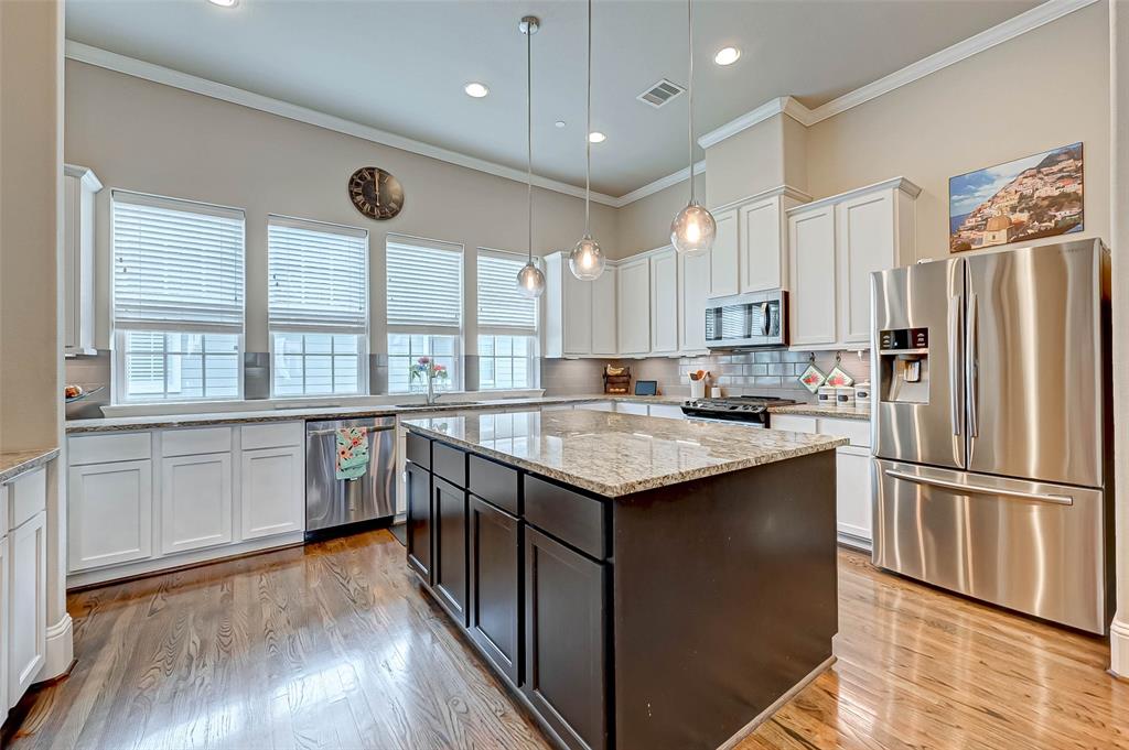2610 4 Madeline Grove Drive, Houston, Texas 77008, 3 Bedrooms Bedrooms, 8 Rooms Rooms,3 BathroomsBathrooms,Single-family,For Sale,Madeline Grove,53152794