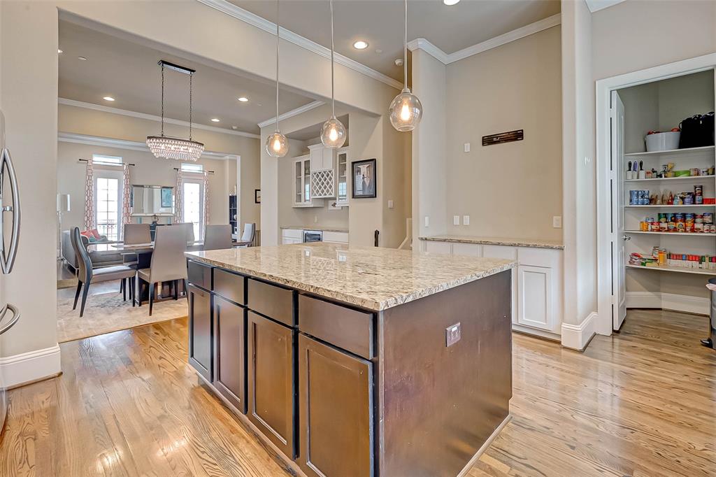 2610 4 Madeline Grove Drive, Houston, Texas 77008, 3 Bedrooms Bedrooms, 8 Rooms Rooms,3 BathroomsBathrooms,Single-family,For Sale,Madeline Grove,53152794