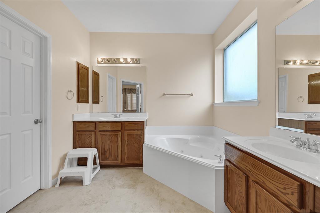 6702 2 Wintergrove Court, Houston, Texas 77049, 6 Bedrooms Bedrooms, 11 Rooms Rooms,3 BathroomsBathrooms,Single-family,For Sale,Wintergrove,65043849