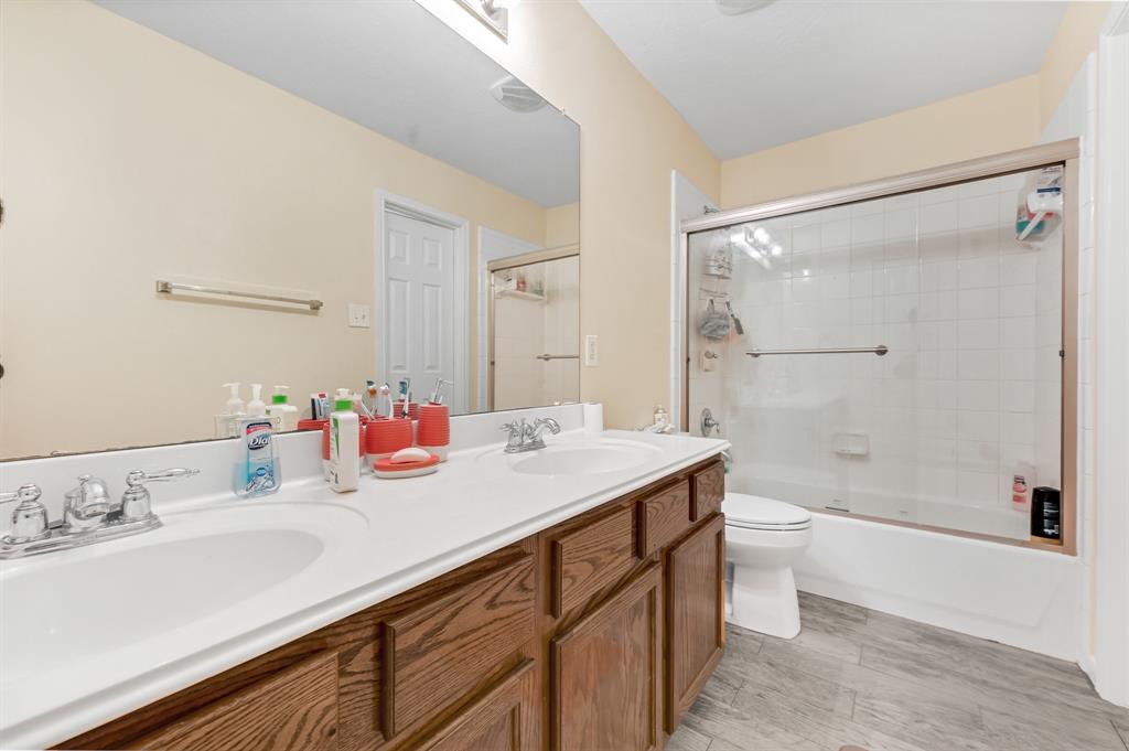 6702 2 Wintergrove Court, Houston, Texas 77049, 6 Bedrooms Bedrooms, 11 Rooms Rooms,3 BathroomsBathrooms,Single-family,For Sale,Wintergrove,65043849