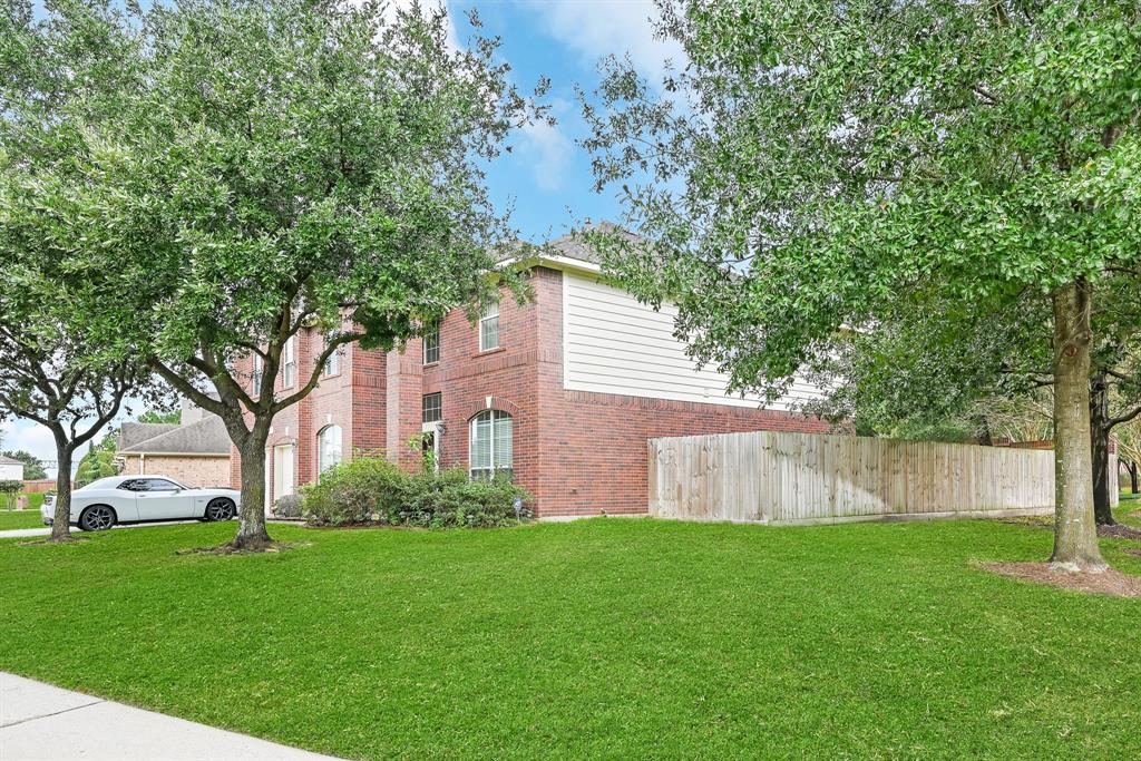 6702 2 Wintergrove Court, Houston, Texas 77049, 6 Bedrooms Bedrooms, 11 Rooms Rooms,3 BathroomsBathrooms,Single-family,For Sale,Wintergrove,65043849